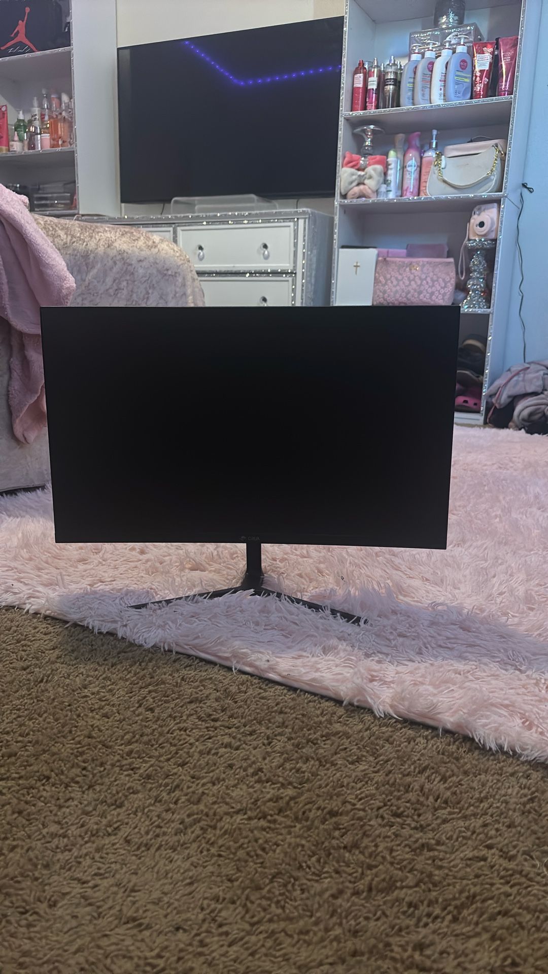 CRUA 24” Monitor
