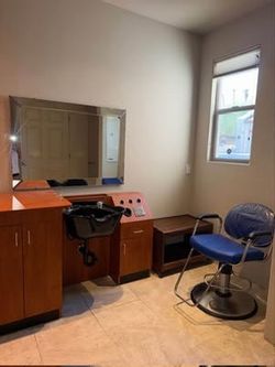 Salon Station