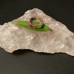 Women’s Size 7 Floral resin ring
