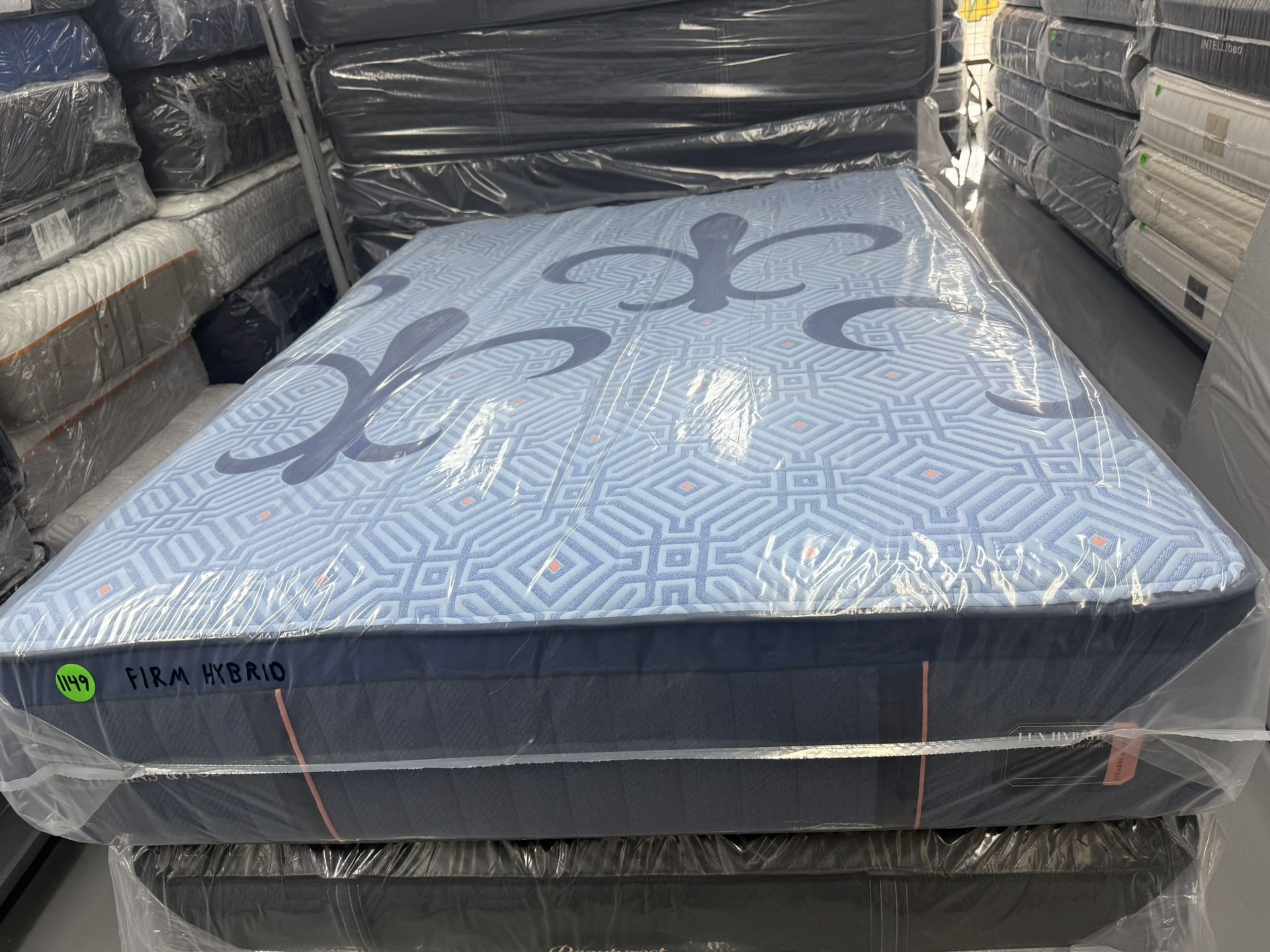 QUEEN SIZE STEARNS & FOSTER LUX ESTATE HYBRID MATTRESS & BOX SPRING BED SET