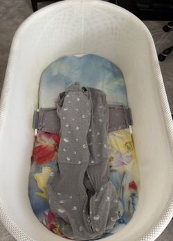 SNOO infant bassinet by Happiest Baby (Inc. sleep sacks and mattress sheets)