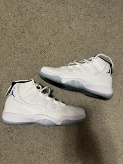 WORN ONCE JORDAN 11 LEGEND BLUE SIZE 9