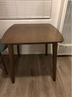 Round corners nook table