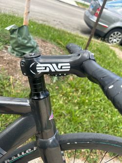 White on black enve stem