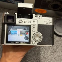 Leica Digilux 2 digital camera 

