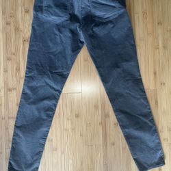 Gap 1969 woman’s/girls gray Corduroy skinny legging jean.size 31. New with tags still on. Framingham pick up/cash only. Best offer.