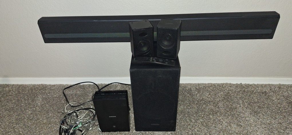Samsung HW-Q67CT 7.1 Channel w/remote surround sound system