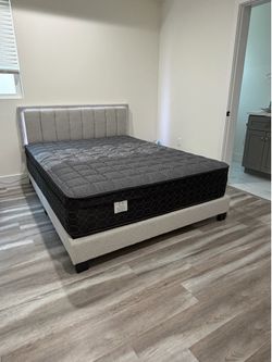 Queen size bed frame new in a box mattress included  we offer same day delivery   Cama Queen size Nueva en Caja Colchon. Incluido entregamos a domicil