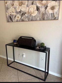 BLACK ENTRY WAY TABLE $30