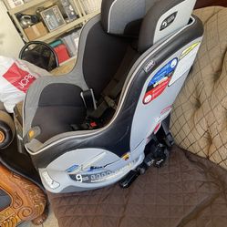 Excellent condition, baby car seat in a lot more stuff in really good price