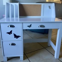 Wooden Children’s Study Desk & Chair