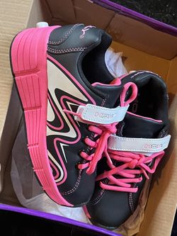 Kids Roller Shoes Size 2y (heelys)