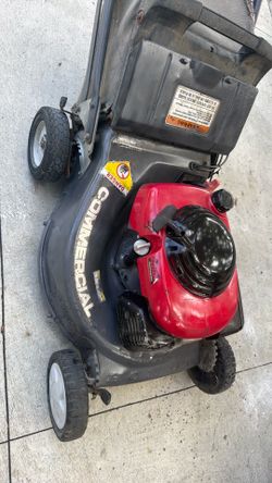 Commercial Honda Lawnnmoer in Super conditions it works real real good