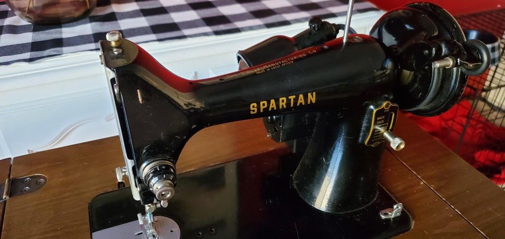 Antique Singer Spartan Working Sewing Machine With Table