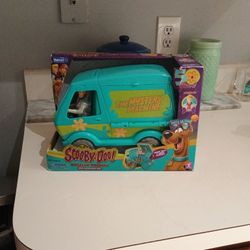 Scooby-Doo 50th Anniversary Mystery Machine Playset With Figure