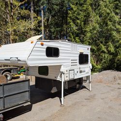 2006 Pastime Truck Camper