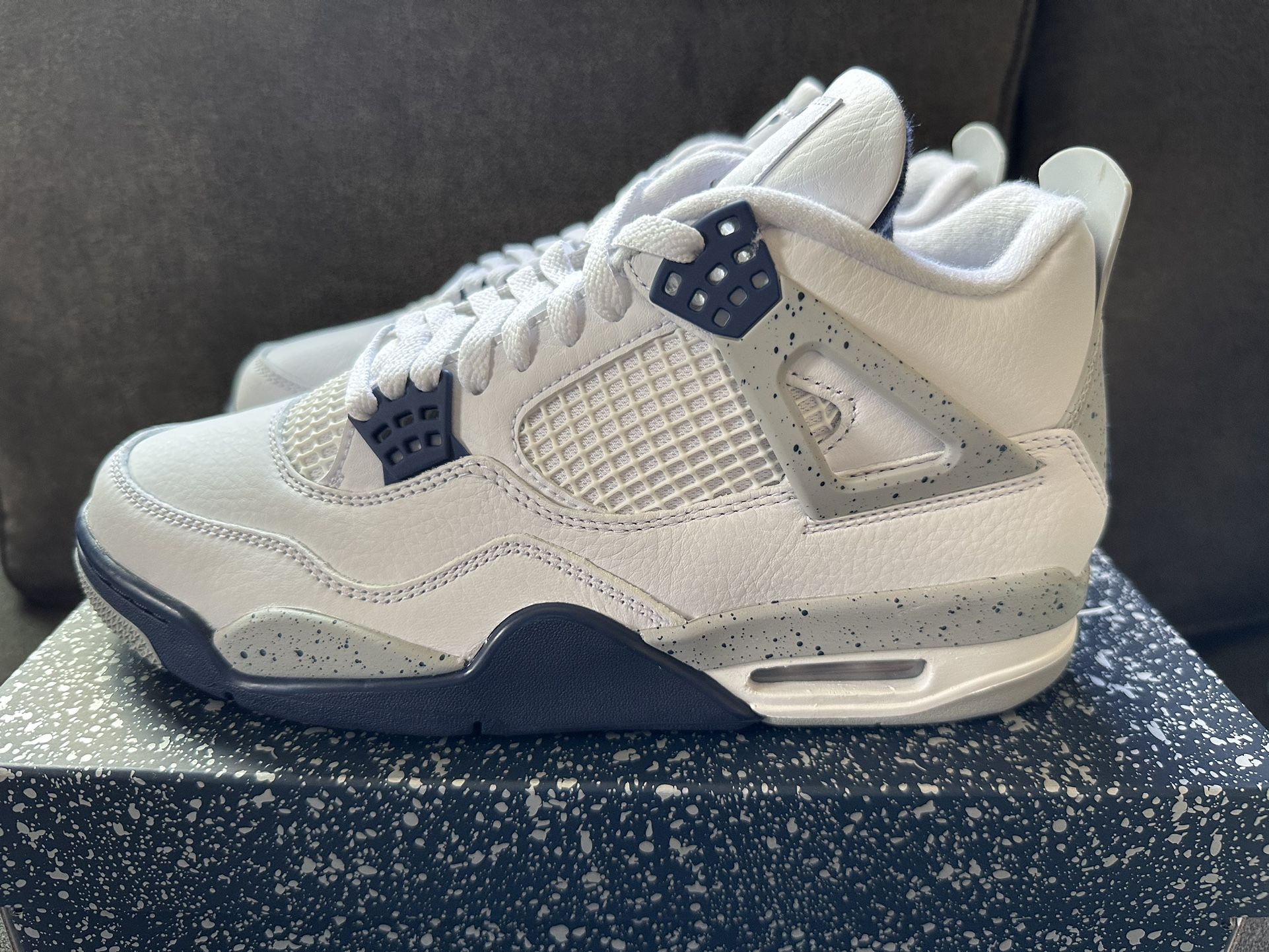 Jordan 4 Midnight Navy Size 9