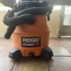 RIDGID 16 Gallon Wet/Dry Vac with Detachable Blower + Wet Filter