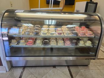 TRUE TCGG-72-S Curved Glass Refrigerated Deli Display Case