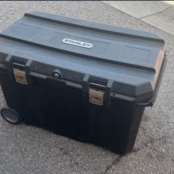 Stanley Rolling Tool Chest - Locking w/Key - 50 Gal Capacity