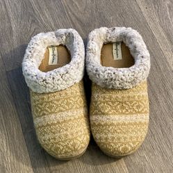 Women’s size 8-10 slippers
