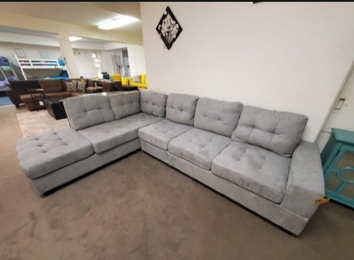Maston Light Gray Reversible Sectional /couch /Living room set