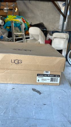 Woman chestnut Classic Tall Uggs size 6