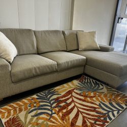 LIGHT GREY SECTIONAL COUCH W/ FREE DELIVERY 