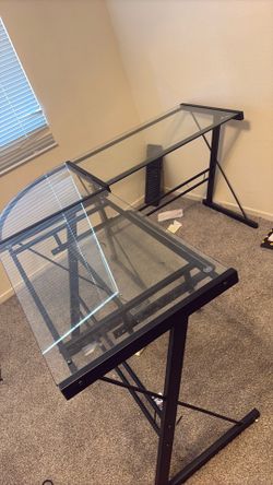 Glass desk - no cracks -