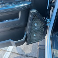 2015 Dodge Ram Amp/speakers/subs 
