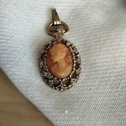 VTG 1960's Cameo Pendant 