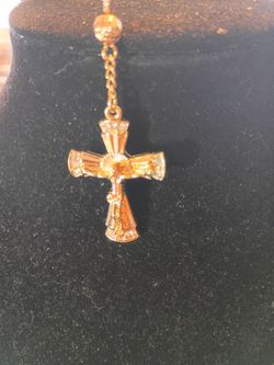 Gold tone rosary brand new and excellent condition it has cubic zirconium on it