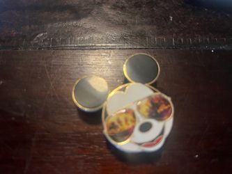 Disney world Orlando Florida sunglasses Mickey Mouse enamel pin