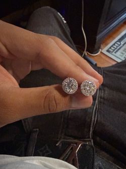 Circle moissanite earring