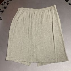 Women’s Light Olive Skirt (size L)