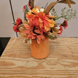 Handmade painted orange glass jar/vase with forever Flowers 

Handmade glass jar/vase with assorted silk fabric flowers arrangement
Daffodils 
Wildflo