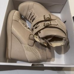 Like New Women Also Winter Shoes 