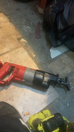 Milwaukee saw saw and charger