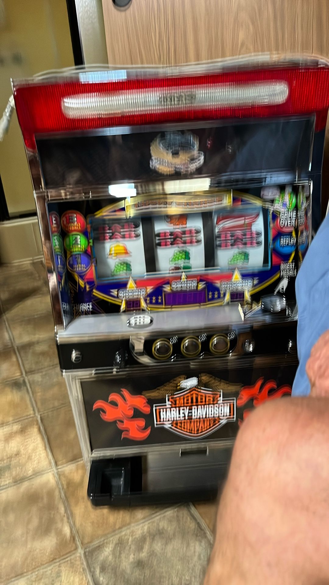 HARDLEY DAVIDSON SLOT MACHINE 