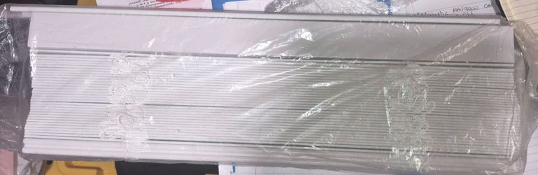 Cordless 2" faux wood (white) 21"W blinds