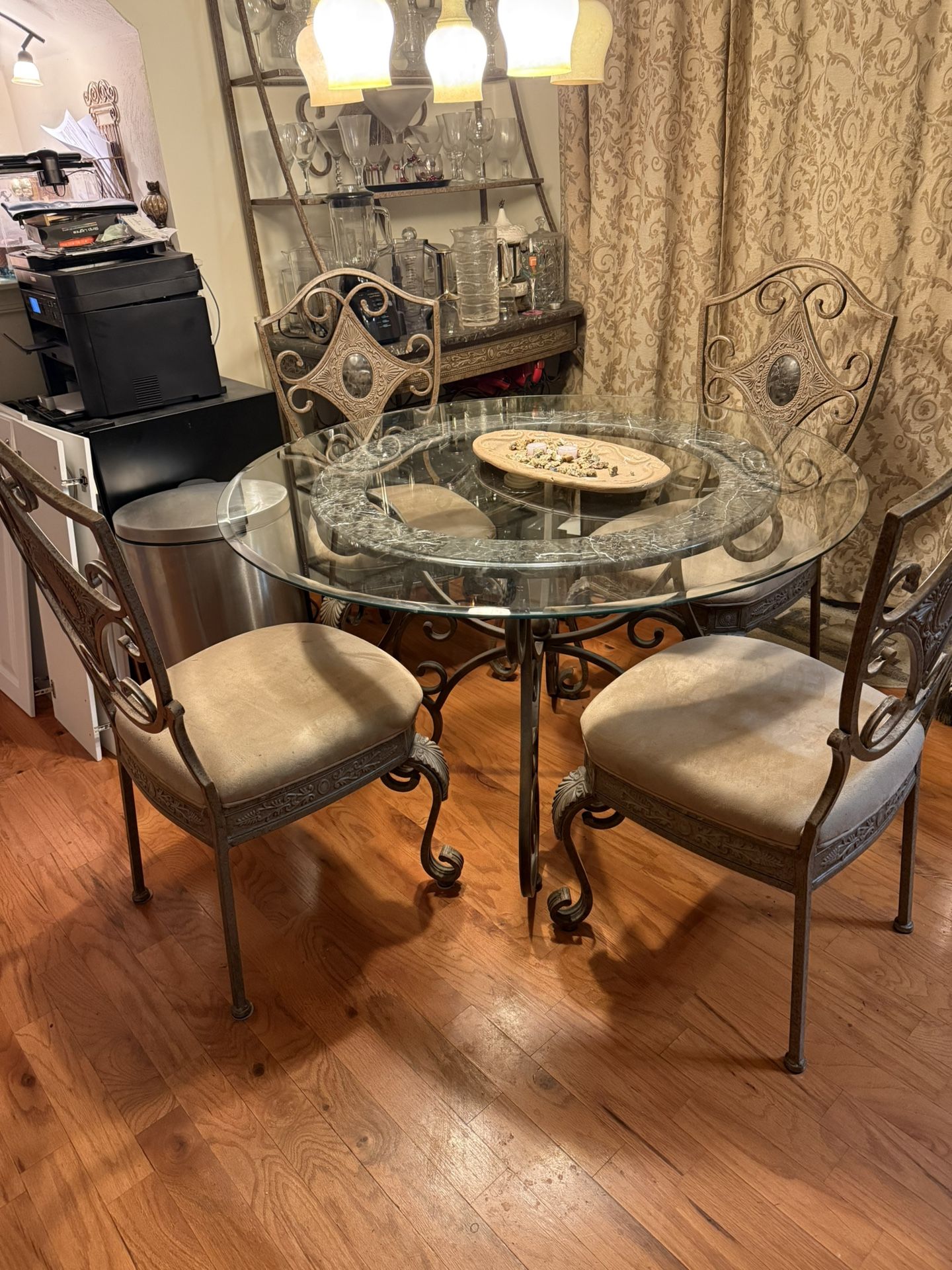 Table Set 4 Chairs And Bakers Rack 