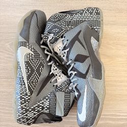 Nike LeBron James XII BHM Size 11.5