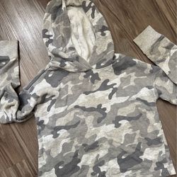 Camo Sweatshirt medium Size 7-8 youth