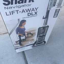 Shark DLX Vaccum NEW