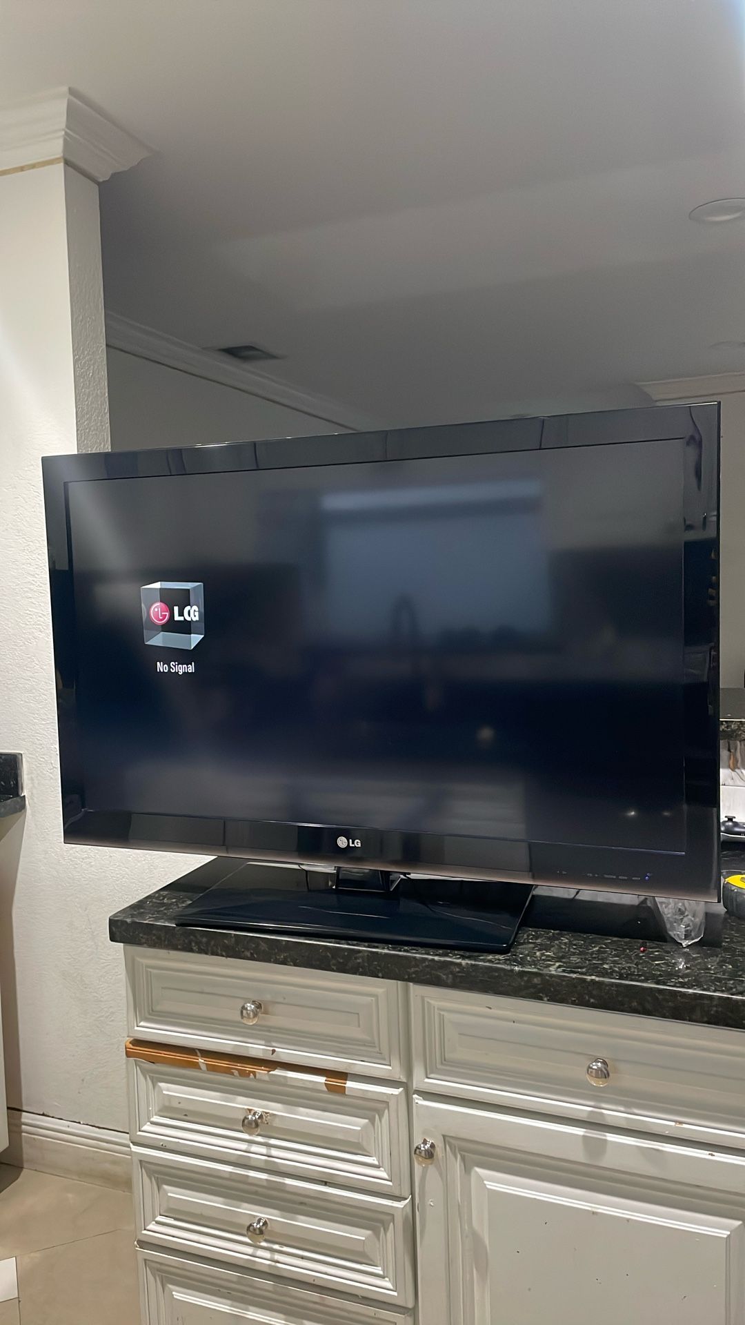 47 “ LG TV LIKE NEW 