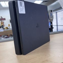 Play Station 4 Slim 