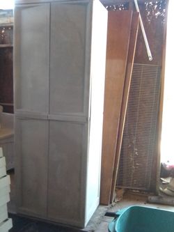 Storage cabinet