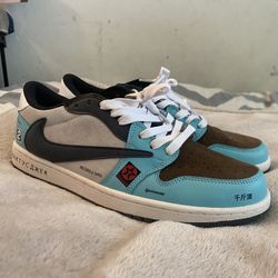 Travis Scott x Jordan 1 Low Sneakers