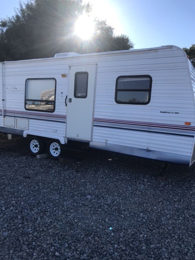 2004 pioneer by Fleetwood 22 foot nice and clean condition