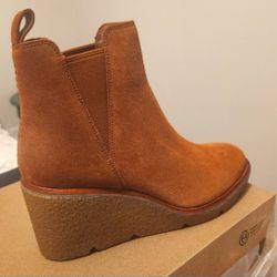 Clarks Genuine Suede Boots Womens  1o New In Box